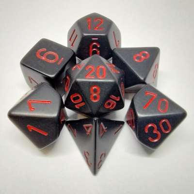 Ensemble de 7 dés polyédriques opaques noir avec chiffres rouges