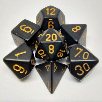 Ensemble de 7 dés polyédriques opaques noir avec chiffres dorés