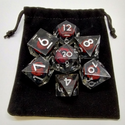 Kit de dés "Liquid Core" Oeil de Démon - noir avec oeil rouge ans une pochette en suédine noir